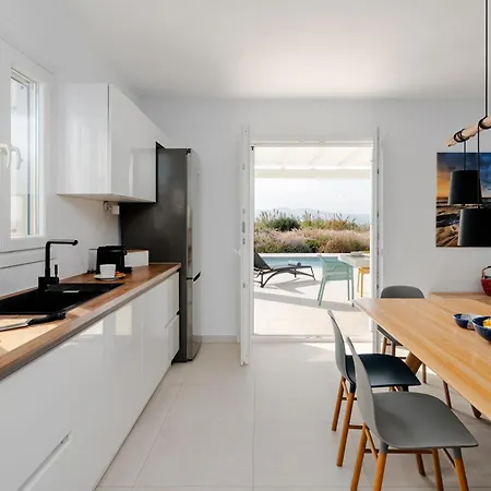 Aura - Beachfront With Private Pool וילה