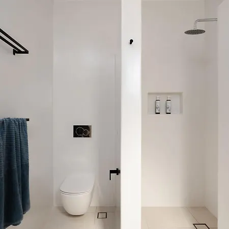 Villa Aura - Beachfront With Private Pool